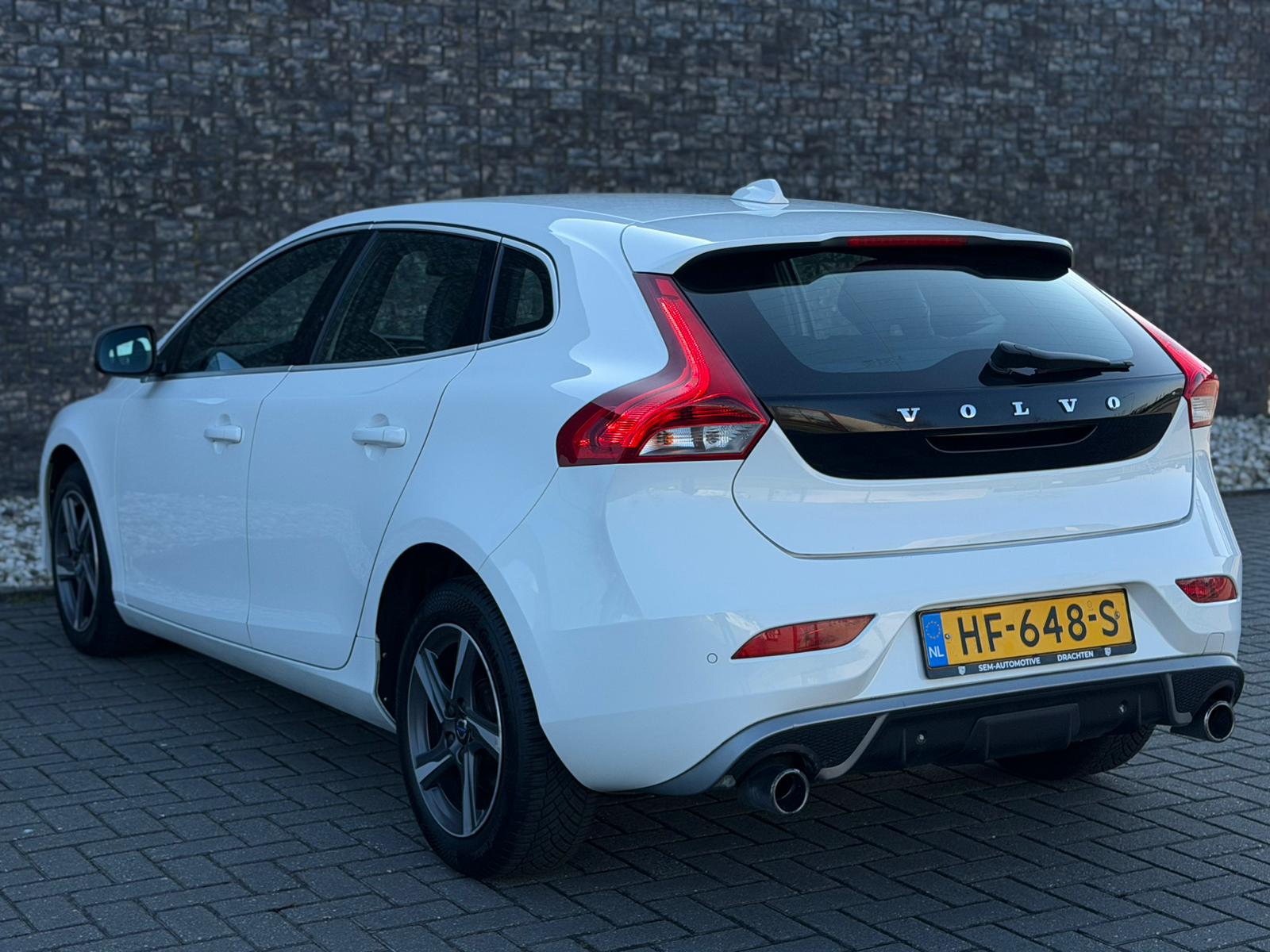 Volvo V40 D2 R-Design thumbnail 7